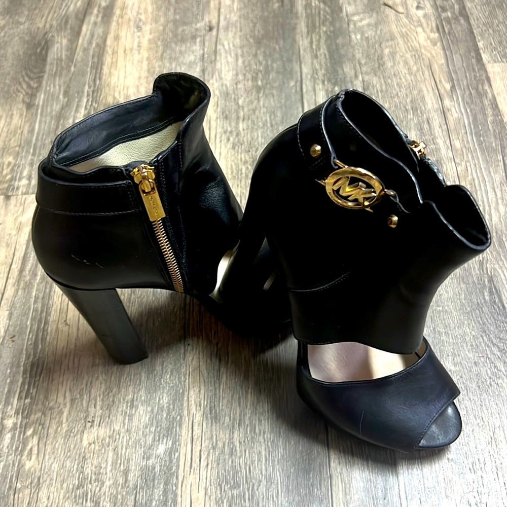 Michael Kors booties 4 inch heel, excellent used condition, black soft leather